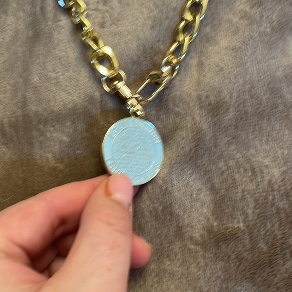 Box & bag Louis Vuitton charm is authentic size of a quarter not the small 1 lv - Picture 4 of 5